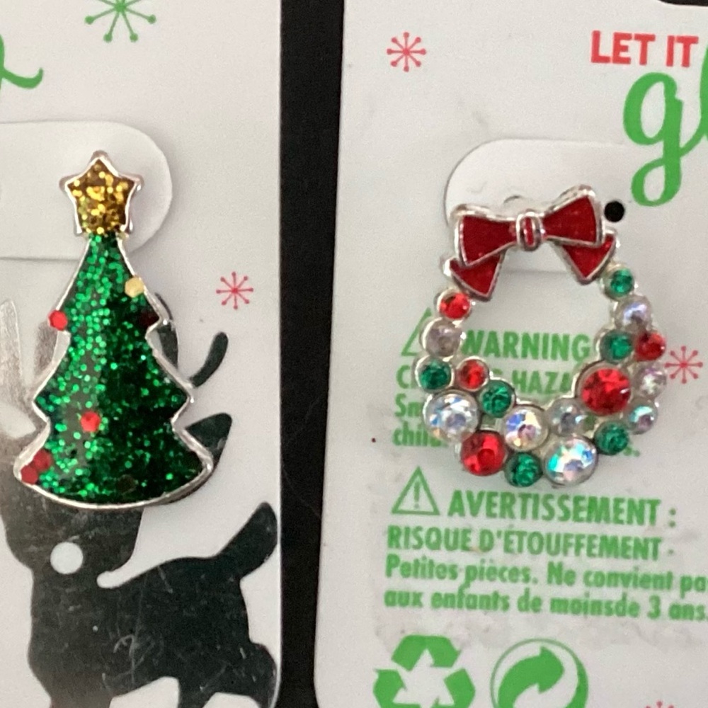 NEW Claire’s 2 pair. Christmas earrings 7/8”